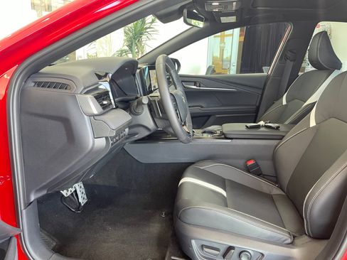 Used 2026 Toyota Camry SE w/ Convenience Package FWD image 14