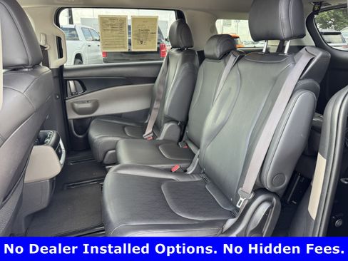 Used 2025 Kia Carnival FWD image 25