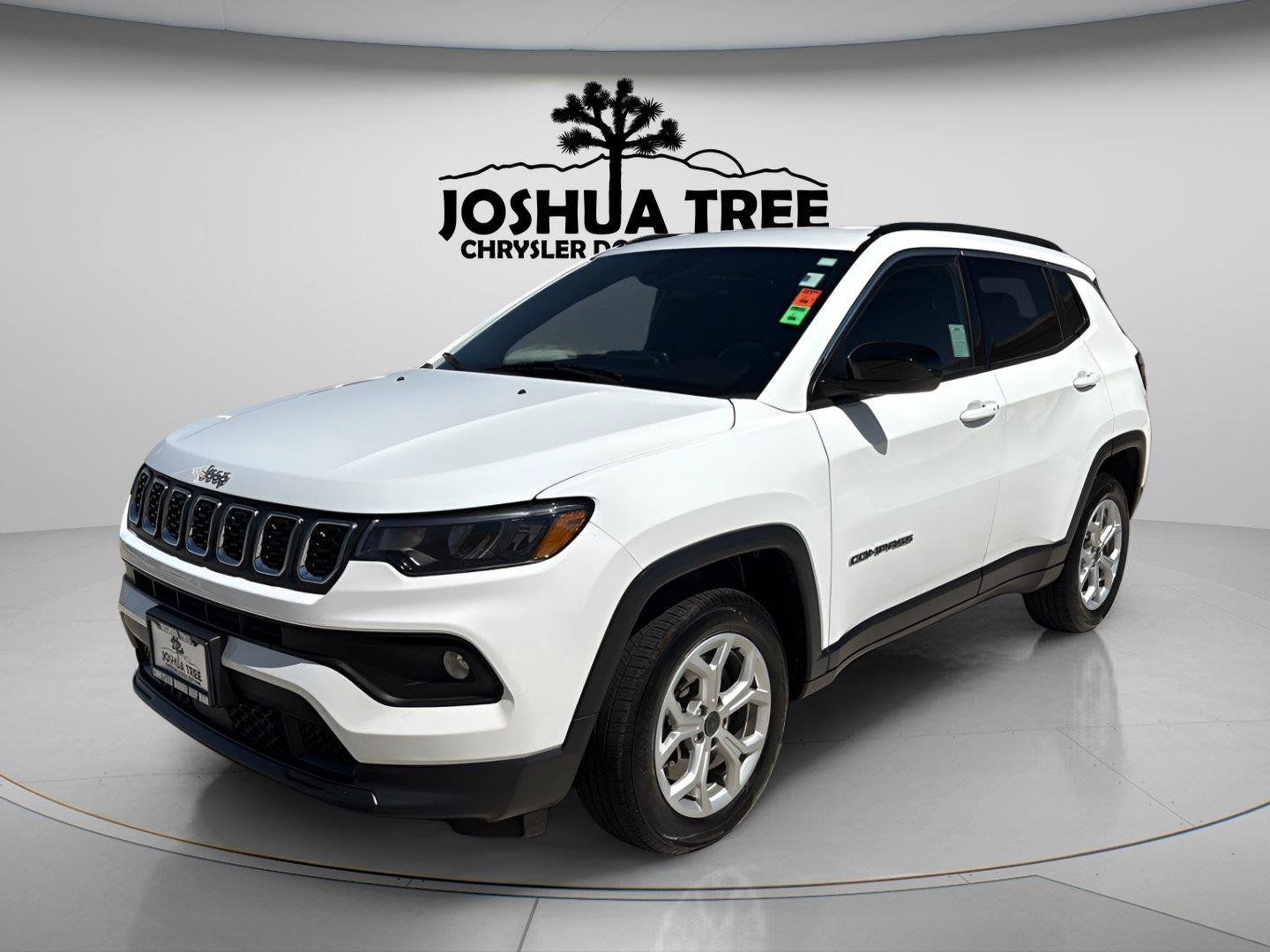 Used 2025 Jeep Compass Latitude AWD/4WD image 3