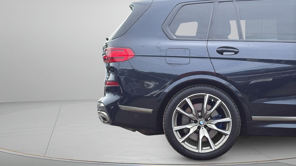 Used 2020 BMW X7 M50i w/ Dynamic Handling Package AWD/4WD image 28