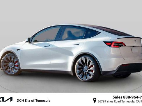 Used 2024 Tesla Model Y Long Range AWD/4WD image 1
