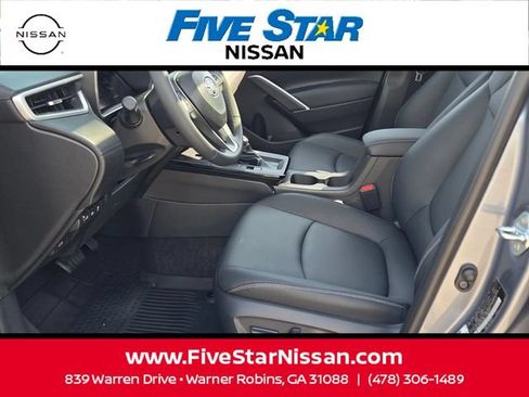 Used 2026 Toyota Corolla Cross XLE w/ Convenience Package FWD image 5