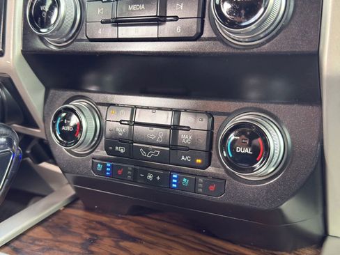 Used 2020 Ford F150 Lariat w/ Equipment Group 502A Luxury RWD image 23