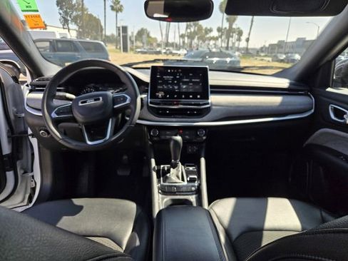 Used 2024 Jeep Compass Latitude image 14