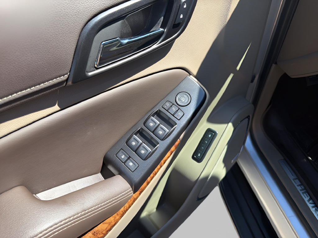 Used 2020 Chevrolet Suburban Premier RWD image 17