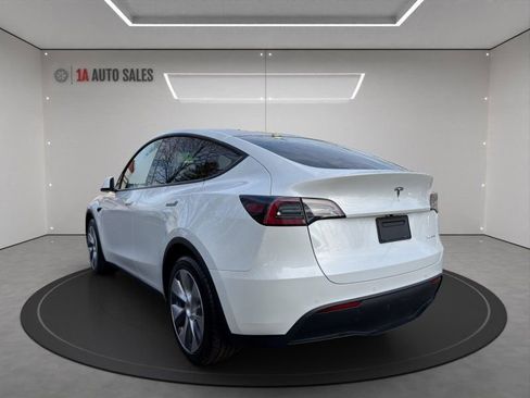 Used 2020 Tesla Model Y Long Range image 3