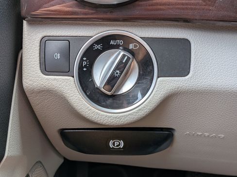 Used 2013 Mercedes-Benz GLK 350 4MATIC image 25