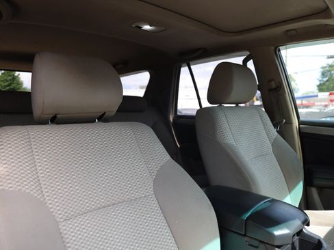 Used 2007 Toyota 4Runner SR5 AWD/4WD image 25