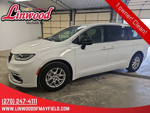 Used 2024 Chrysler Pacifica Touring-L FWD image 5
