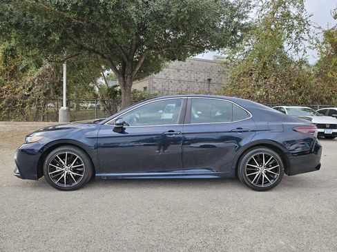 Used 2021 Toyota Camry SE image 4