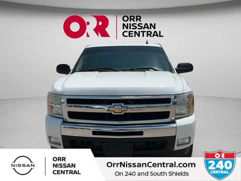 Used 2009 Chevrolet Silverado 1500 LT AWD/4WD image 2