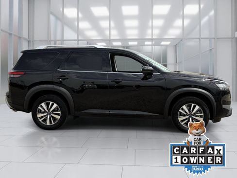 Used 2025 Nissan Pathfinder SL FWD image 7