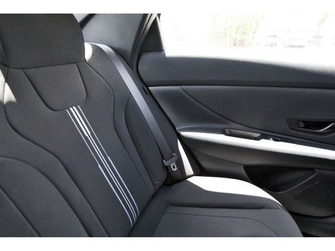 Used 2025 Hyundai Elantra SEL FWD image 12