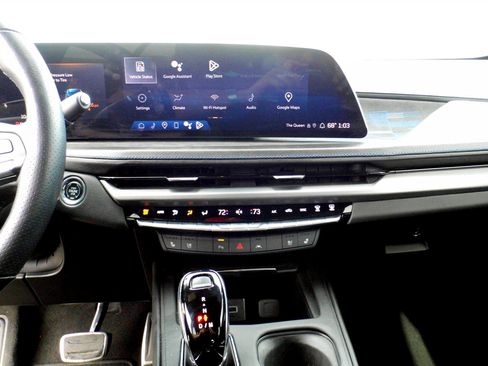 Used 2024 Cadillac XT4 Sport image 16