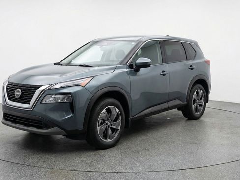 Used 2025 Nissan Rogue SV image 3