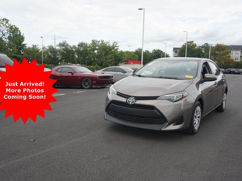 Used 2019 Toyota Corolla LE w/ Carpet Mat Package (TMS) FWD image 1
