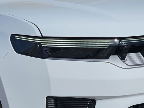 New 2026 Jeep Grand Wagoneer 4WD image 8