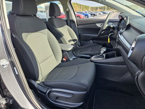 Used 2023 Kia Forte LXS image 18
