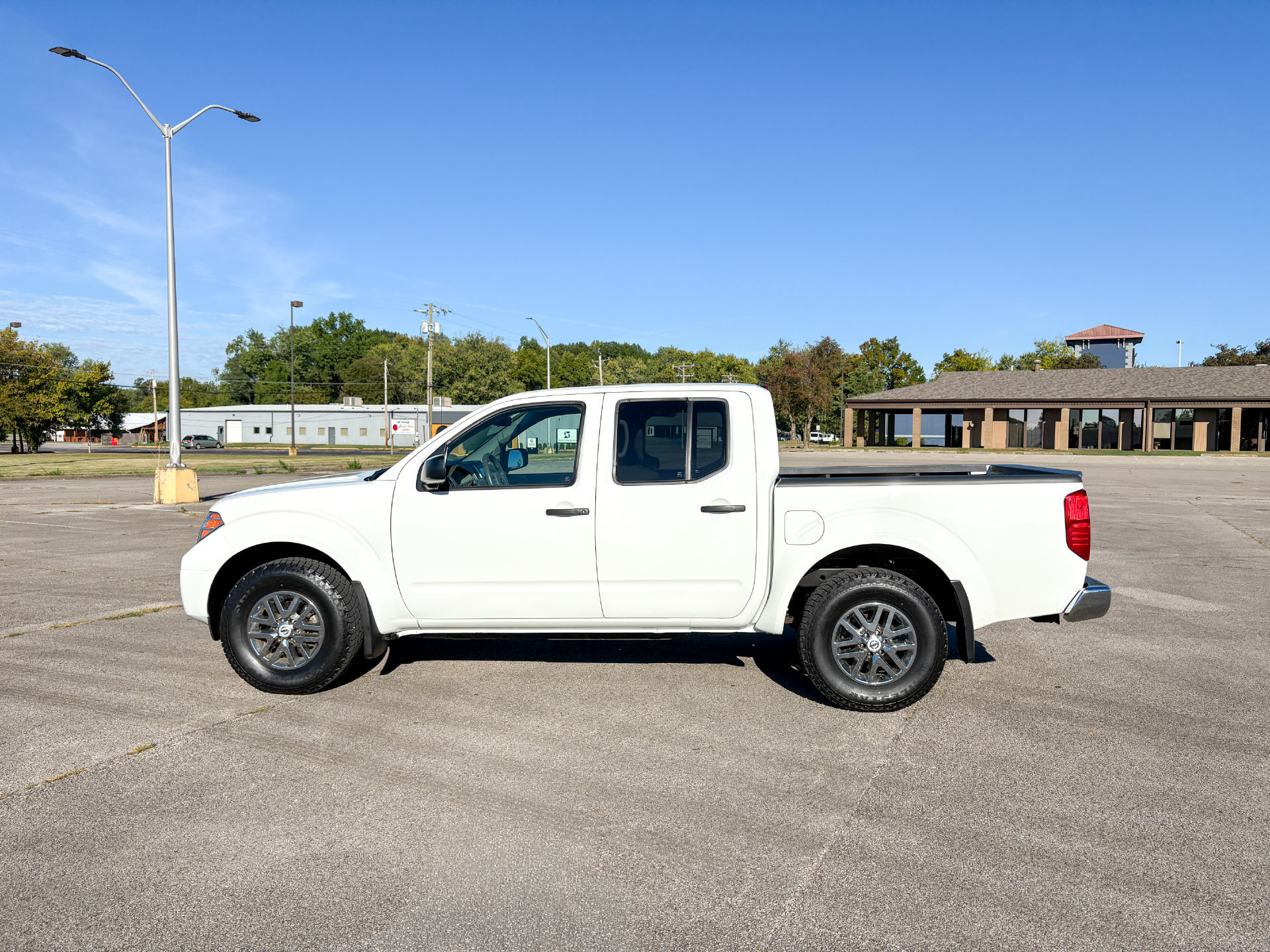 Used 2019 Nissan Frontier SV AWD/4WD image 5