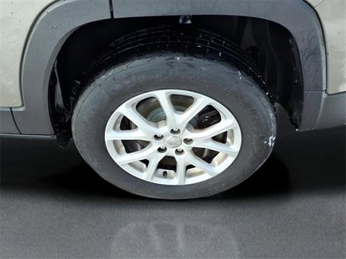 Used 2017 Jeep Cherokee Latitude w/ Cold Weather Group image 7