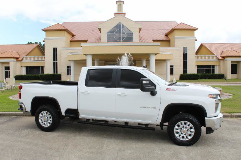 Used 2022 Chevrolet Silverado 2500 LT w/ Convenience Package AWD/4WD image 2