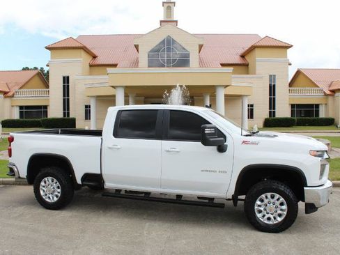 Used 2022 Chevrolet Silverado 2500 LT w/ Convenience Package AWD/4WD image 2