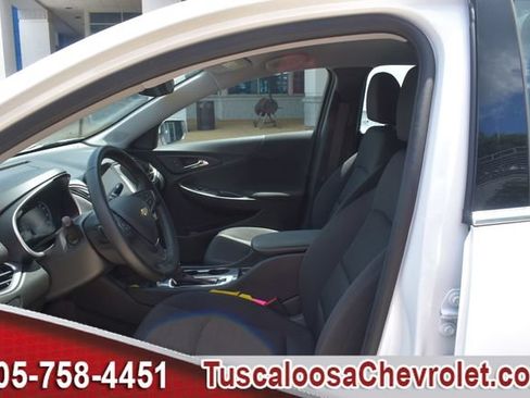 Used 2025 Chevrolet Malibu RS FWD image 18