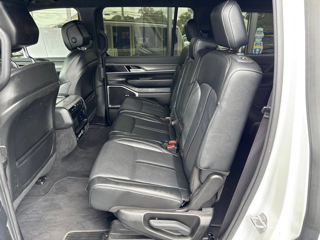 Used 2024 Jeep Wagoneer Series II w/ Flexible Seating Group RWD image 25