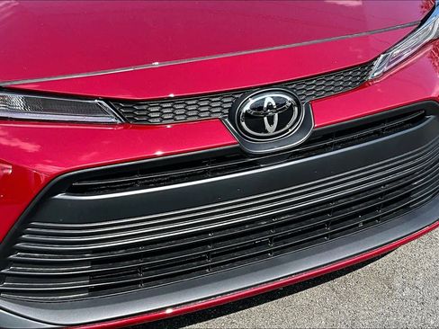 Certified 2025 Toyota Corolla LE image 29