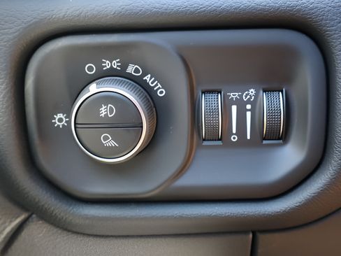 New 2027 RAM 3500 Laramie AWD/4WD image 21