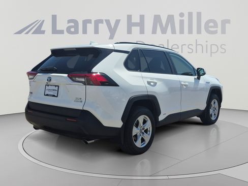 Used 2019 Toyota RAV4 XLE AWD/4WD image 5