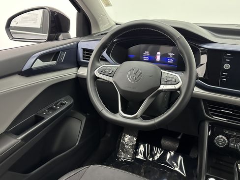 Used 2024 Volkswagen Taos SE image 17