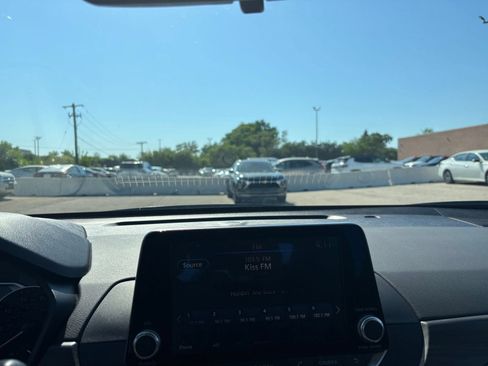 Used 2025 Nissan Altima 2.5 SV FWD image 14