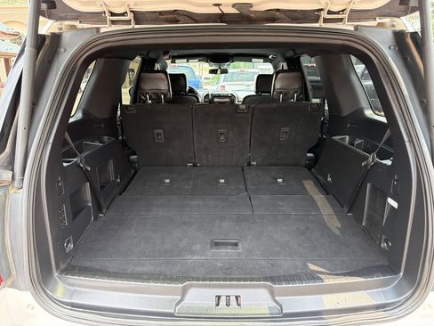 Used 2018 Ford Expedition XLT w/ Equipment Group 202A AWD/4WD image 17