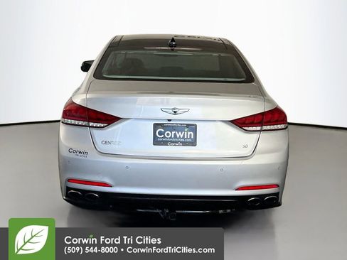 Used 2015 Hyundai Genesis 5.0 image 14