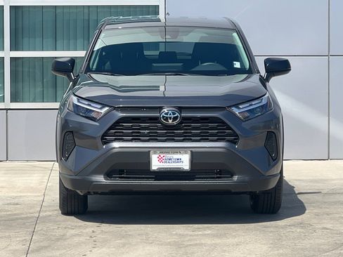 Used 2025 Toyota RAV4 LE AWD/4WD image 6