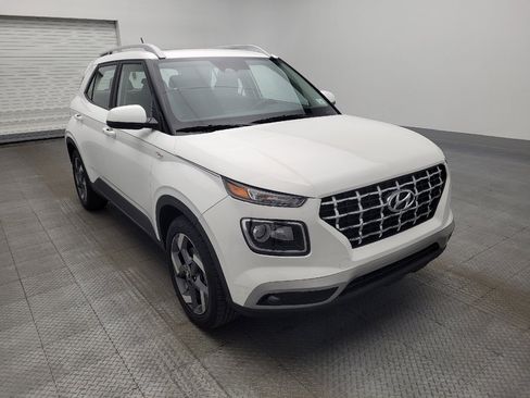 Used 2025 Hyundai Venue SEL image 13