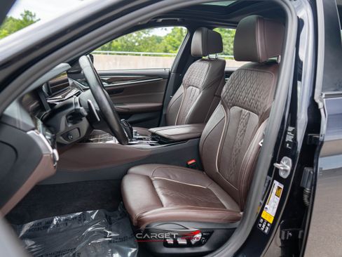 Used 2021 BMW M550i xDrive w/ Premium Package image 16