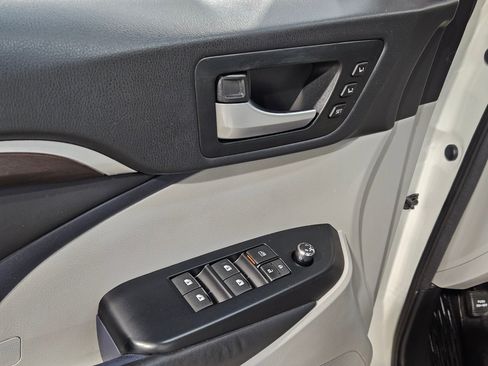 Used 2015 Toyota Highlander Limited FWD image 21