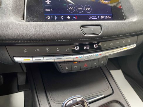 Used 2023 Cadillac XT4 Luxury w/ Cold Weather Package FWD image 24