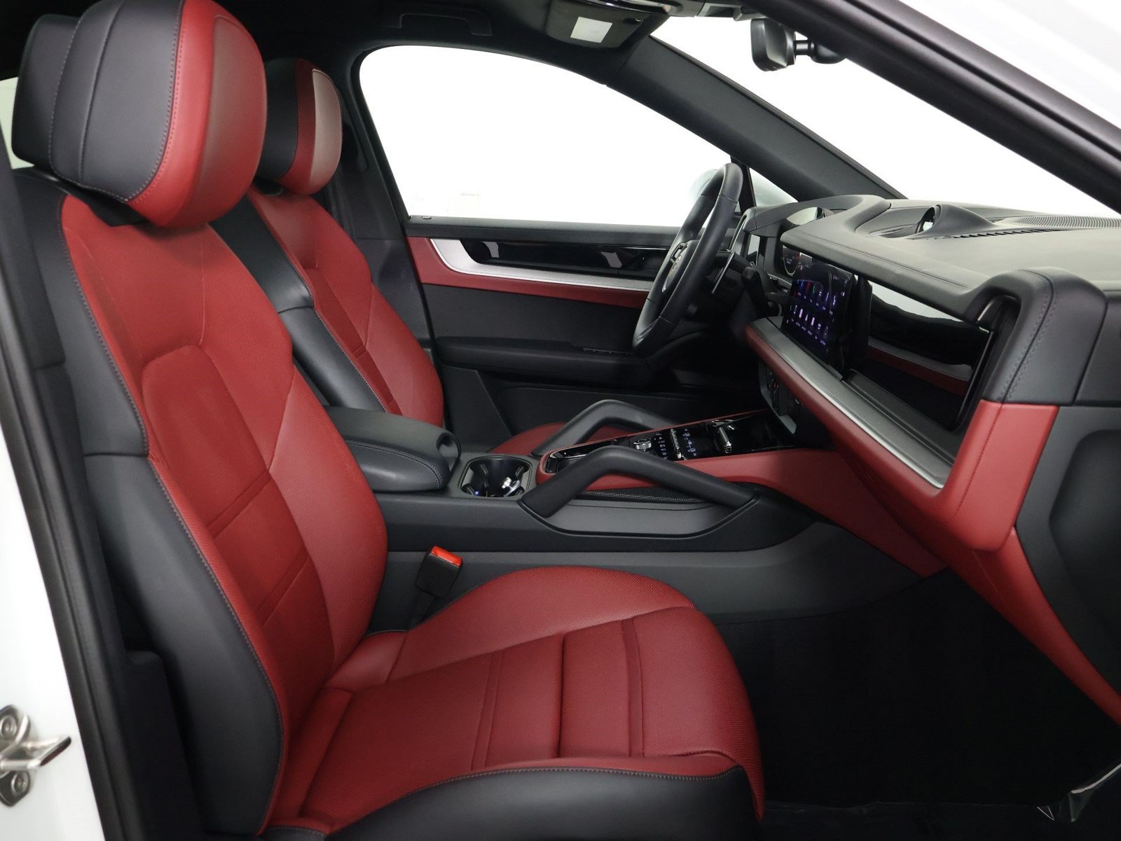 Certified 2026 Porsche Cayenne Coupe AWD/4WD image 31