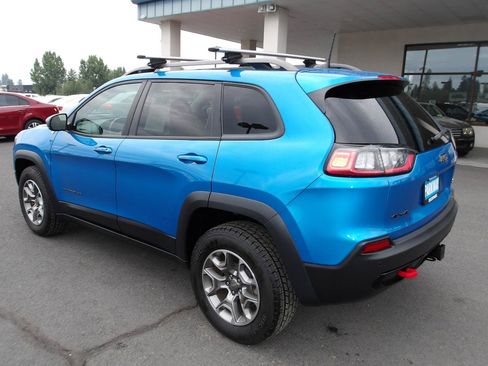 Used 2021 Jeep Cherokee Trailhawk w/ Sun, Sound & Nav Group AWD/4WD image 3