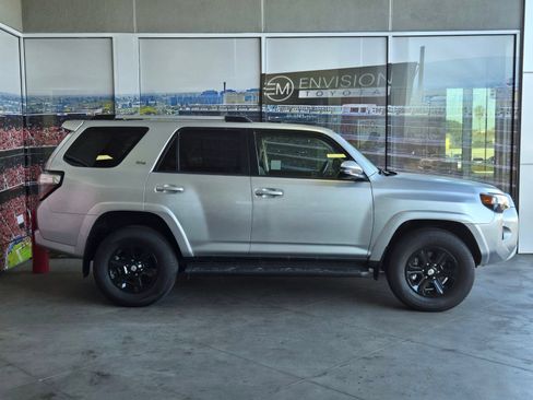 Used 2022 Toyota 4Runner SR5 Premium AWD/4WD image 3