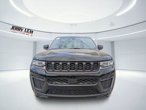 New 2026 Jeep Grand Cherokee Altitude AWD/4WD image 8