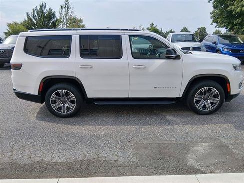Certified 2024 Jeep Wagoneer Series II w/ Flexible Seating Group RWD image 2