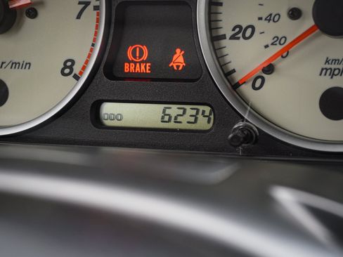 Used 2003 MAZDA MX-5 Miata LS RWD image 23