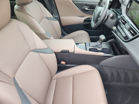 Used 2025 Lexus ES 350 w/ Premium Package image 15