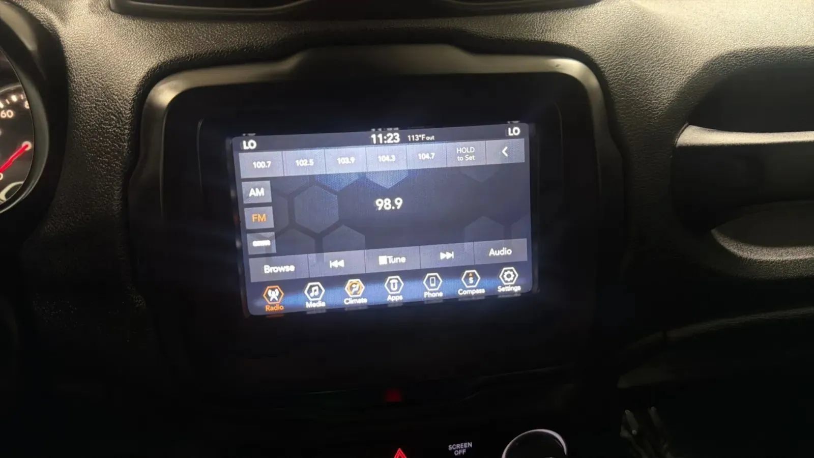 Used 2018 Jeep Renegade Altitude FWD image 14