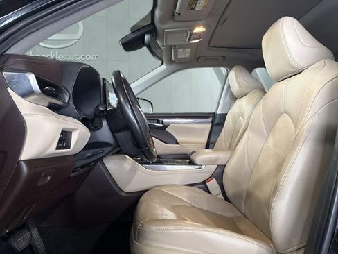 Used 2020 Toyota Highlander Limited FWD image 7