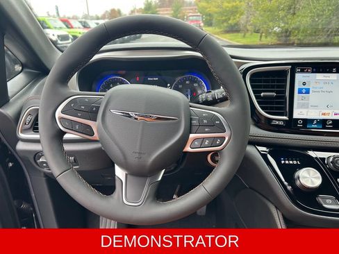 New 2026 Chrysler Pacifica Pinnacle AWD/4WD image 10